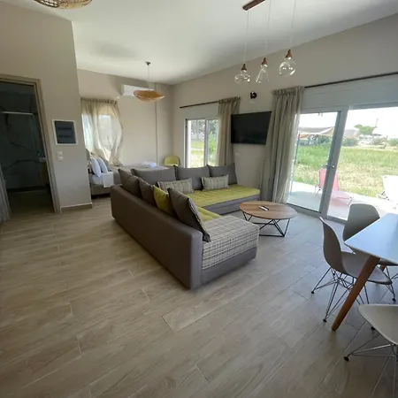 Whte One Bedroom Миния