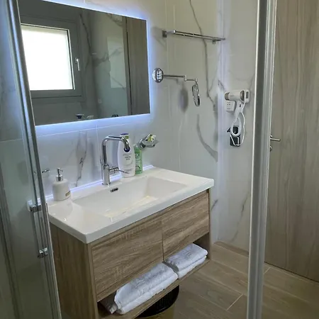 Whte One Bedroom * Миния