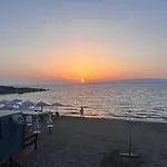 Whte One Bedroom Vila *
