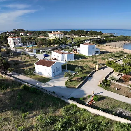 Whte One Bedroom Vila *