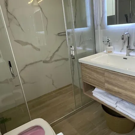 Whte One Bedroom Minia